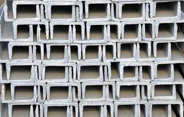 Vigas de ferro para construção: a opção ideal para projetos duráveis e resistentes